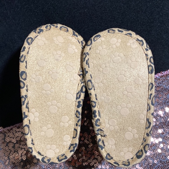 Cute little leopard booties - Picture 7 of 8